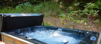 Lakeside Cottage - Lake, Private Hot Tub