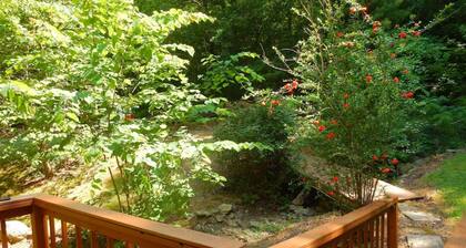 LAKE SIDE COTTAGE · NO SUNDAY CHECK INS Lakeside Cottage