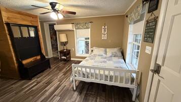 1 chambre, fer et planche à repasser, Wi-Fi gratuit, draps fournis