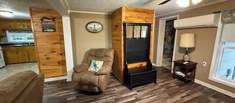 Lakeside Cottage - Lake, Private Hot Tub