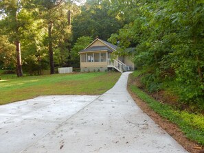 Property grounds - LAKE SIDE COTTAGE · NO SUNDAY CHECK INS Lakeside Cottage (Guild)