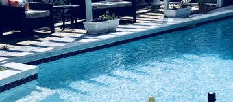 TROPICAL PARADISE - Best Location Private Home Pool Beach 60 Restaurants 