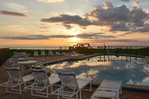 A heated pool - 🌊Oceanfront Condo I Breathtaking Ocean and River Views 🐬CH516 (New Smyrna Beach)