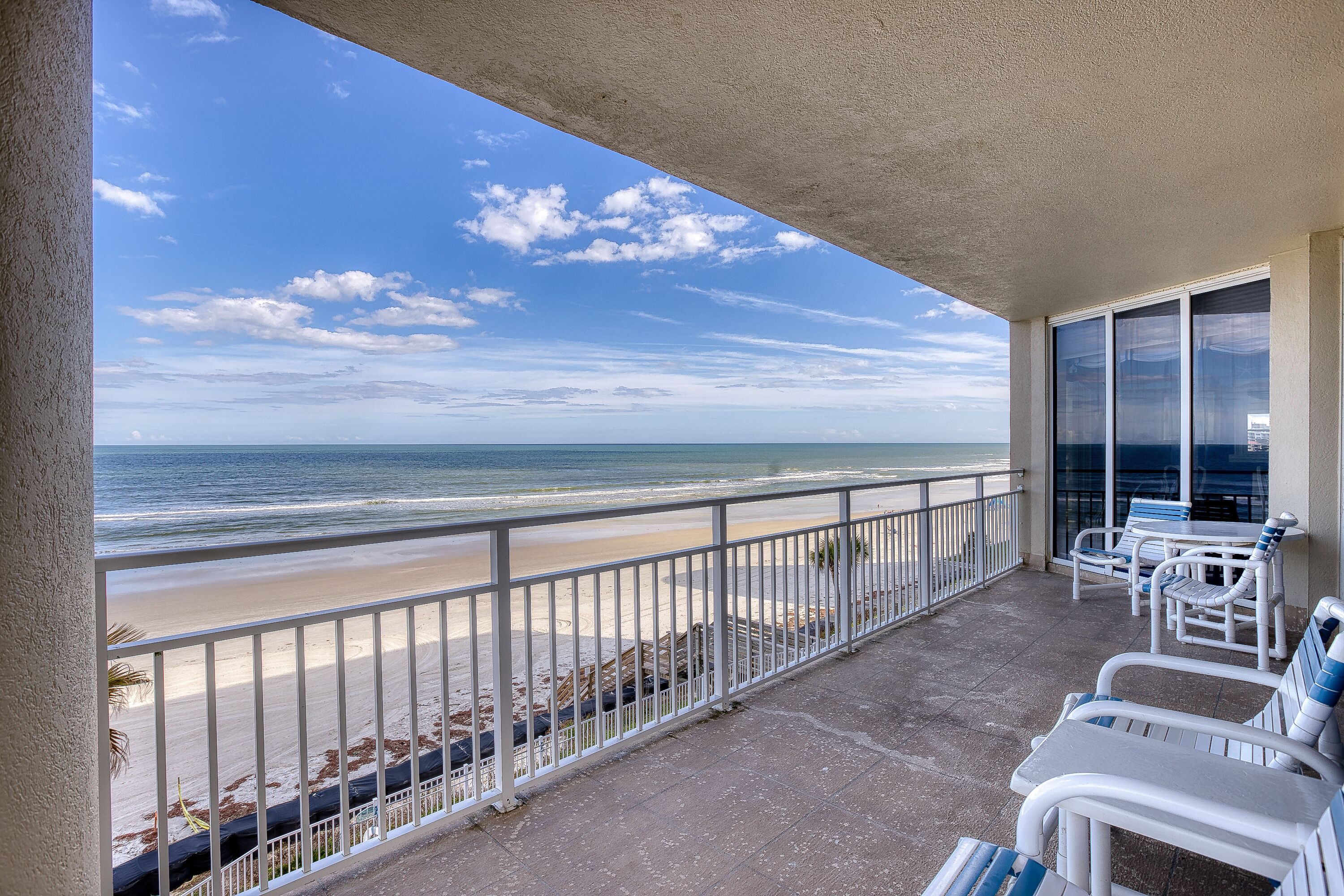SR201 Surf & Racquet   Beautiful 3 bedroom 3 bath corner unit.