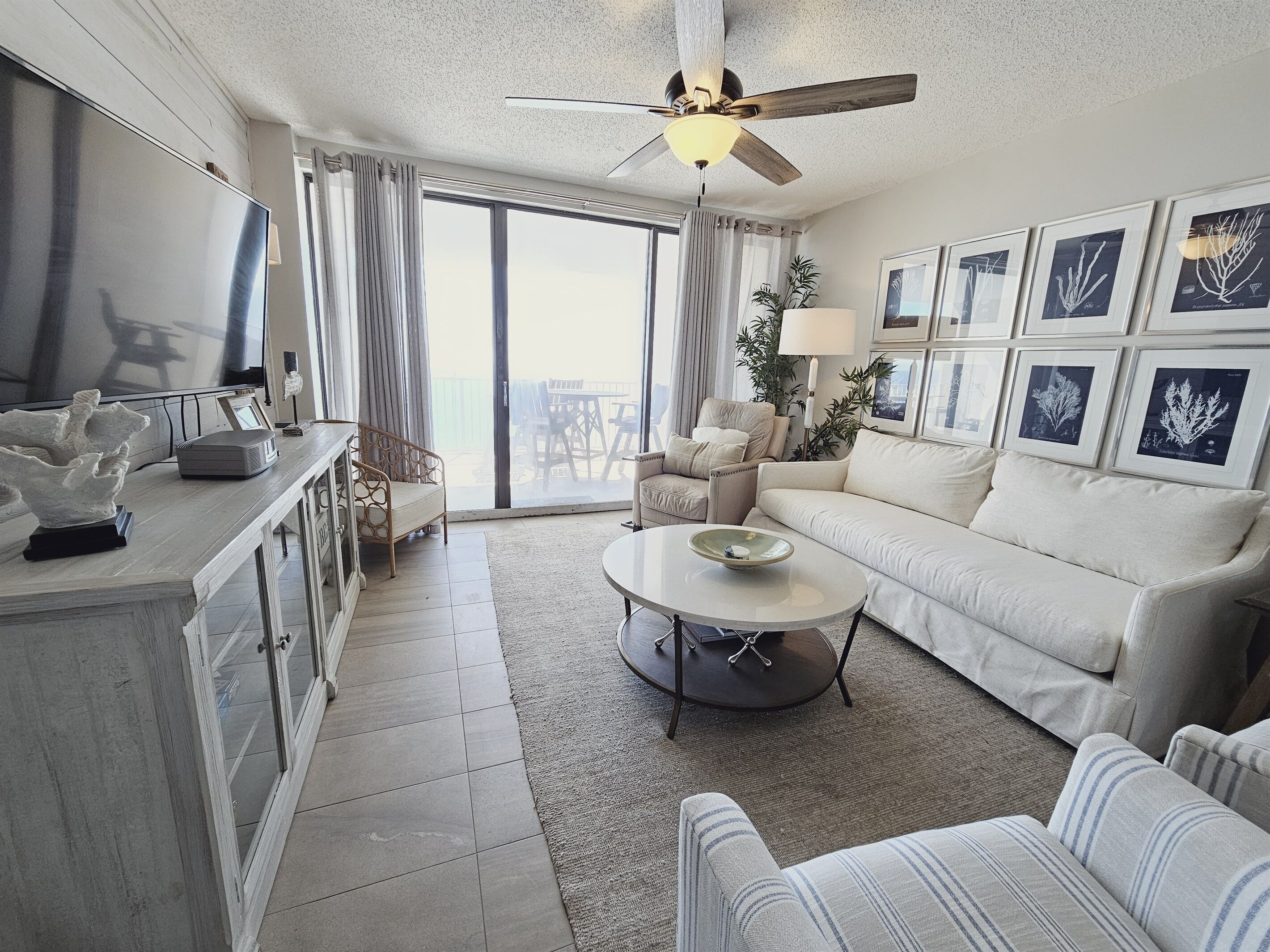 Smart-tv, een dvd-speler en een stereo