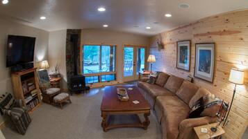 Smart TV, fireplace, DVD player, books