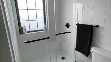 Combined shower/tub, hair dryer, towels, soap