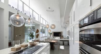 Luxurious And Beautiful Isla Verde Beach House with pool (SEE VIDEO)