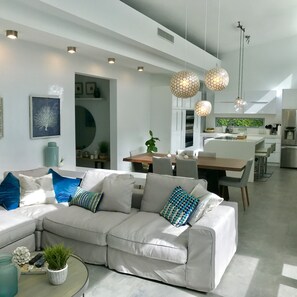 TV - Luxurious And Beautiful Isla Verde Beach House with pool  (SEE VIDEO) (Carolina)