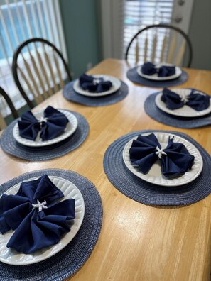 Dining - Refreshing south pool and spa, Near Disney, Quiet, Clean, Private, New Villa (Kissimmee)