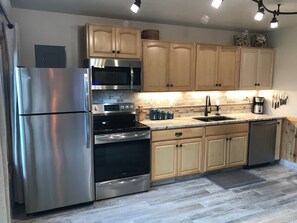 Refrigerador, microondas, horno, placa de cocina