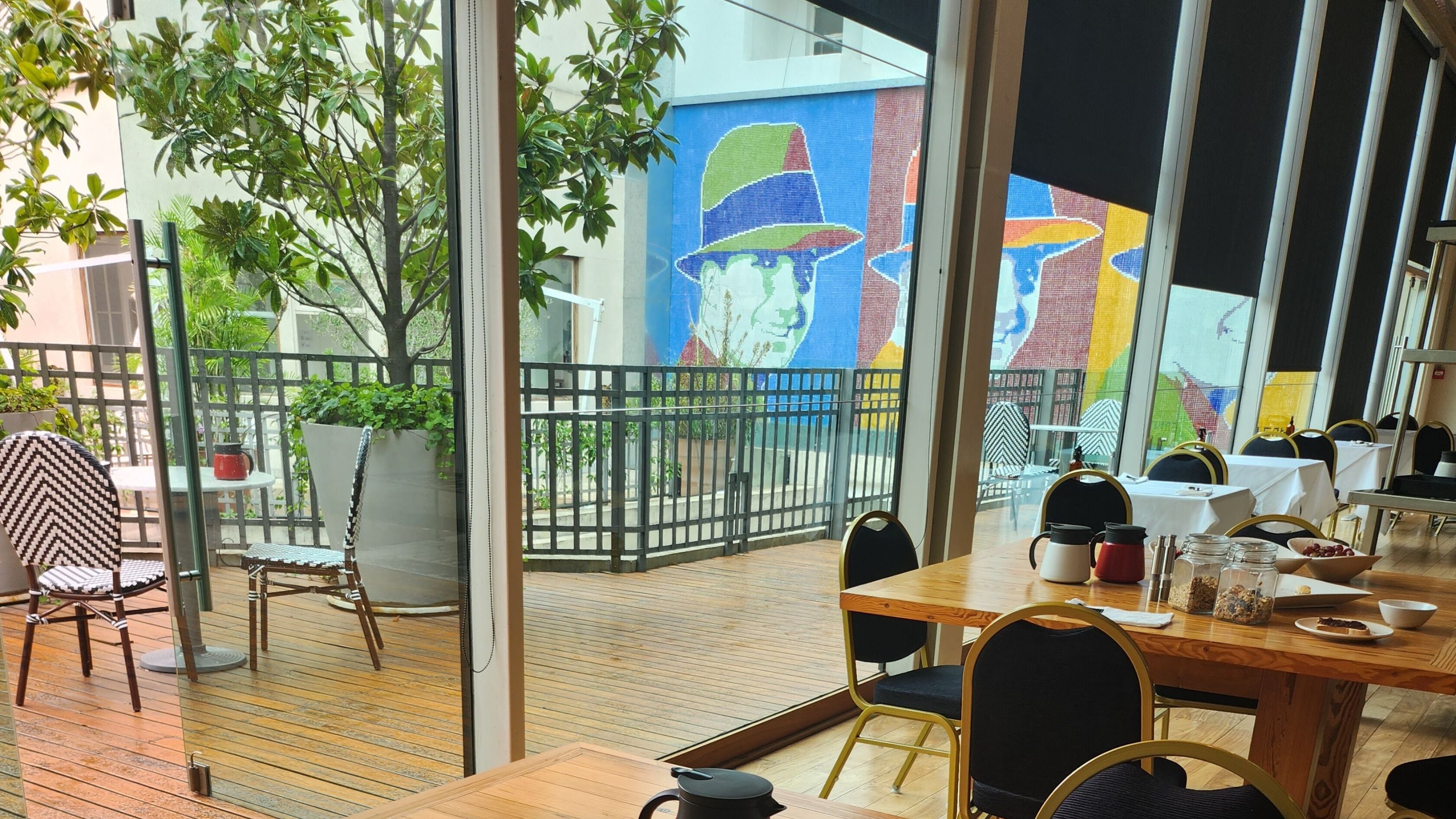 free daily cooked-to-order breakfast