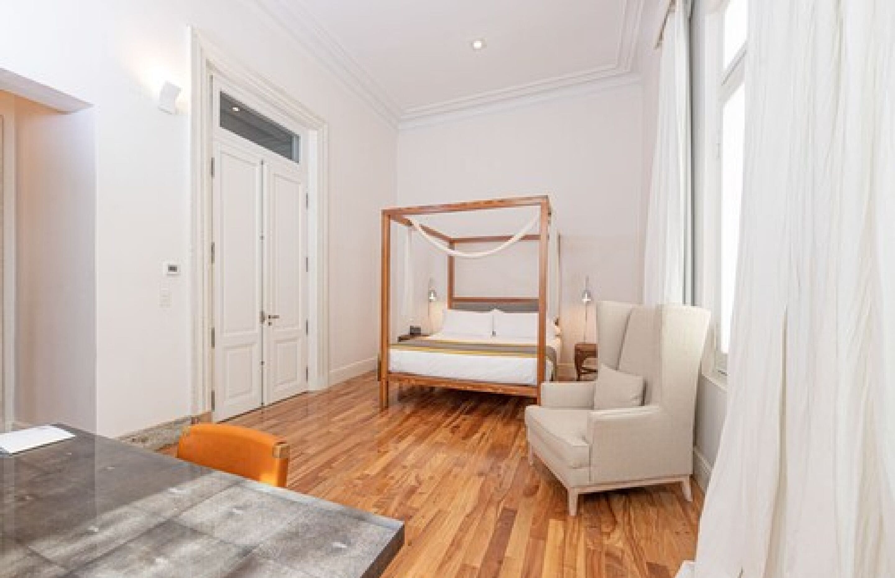 Ropa de cama de alta calidad y minibar 