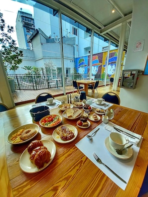 Daily buffet breakfast (USD 15 per person)