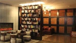 Lobby sitting area - James Joyce Coffetel Jishou North People Road (Xiangxi)