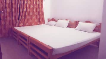 Comfort Triple Room, 1 Bedroom | Iron/ironing board, free WiFi