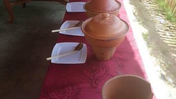 Desayuno continental (USD 4 por persona)