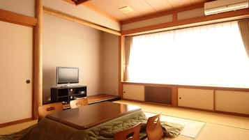 Japanese Style Room for 5 guests, Non-Smoking | Blackout drapes, free WiFi