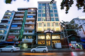 Deluxe Triple Room | View from room - Tristar Hotel (Yangon)