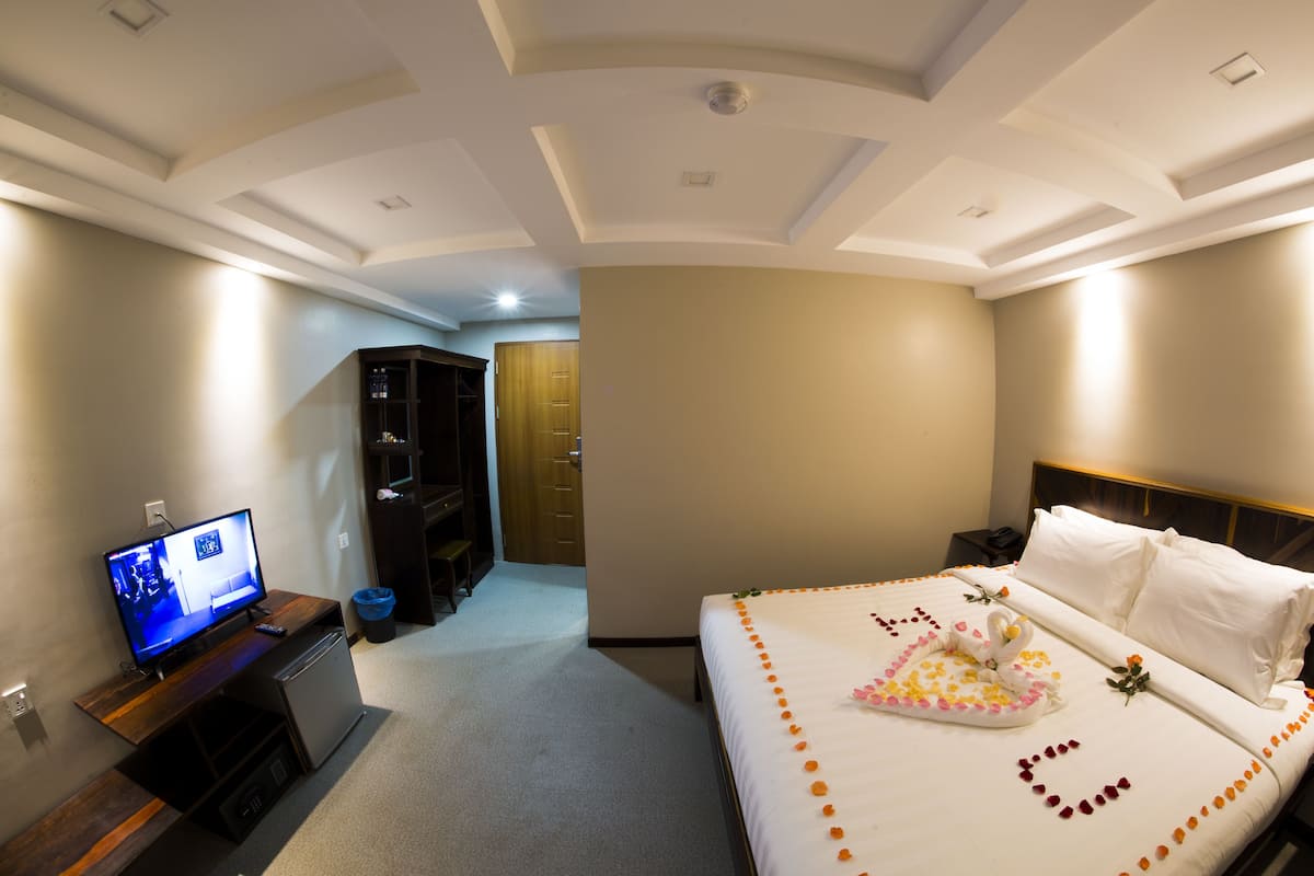 Deluxe Double Room | Minibar, in-room safe, desk, soundproofing