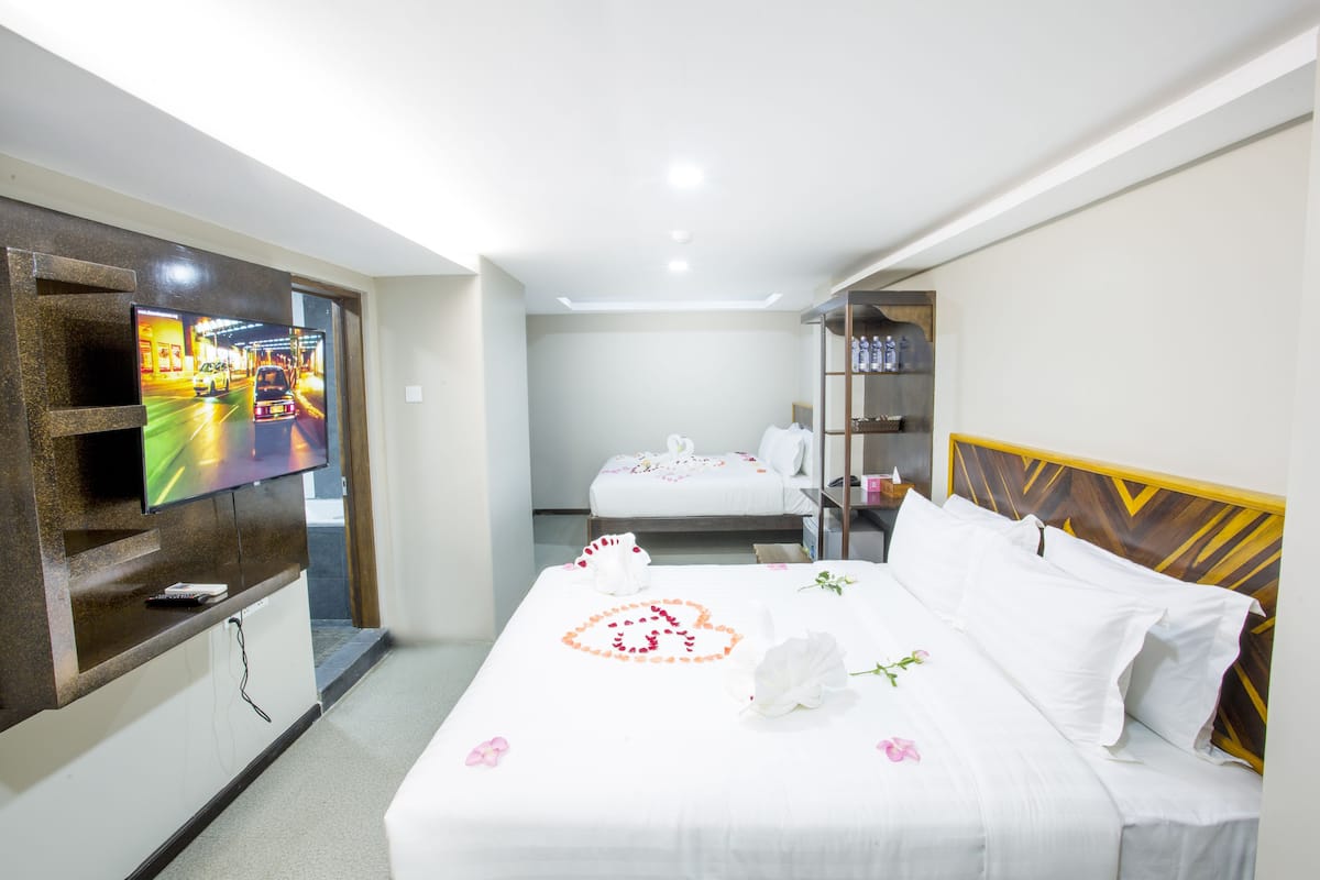 Suite familiar | Minibar, caja fuerte, escritorio y sistema de insonorización