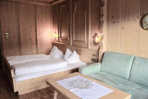 In-room safe, desk, soundproofing, free cribs/infant beds - Weiratherhof (Wenns)