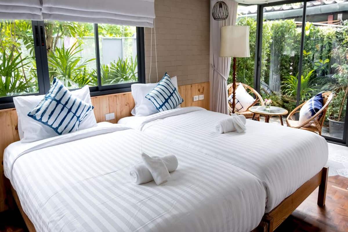 18 Superior Room | Blackout drapes, WiFi (free)