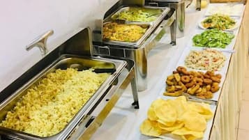 Breakfast, lunch, dinner served; local and international cuisine