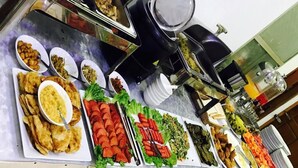 Alimentos y bebidas