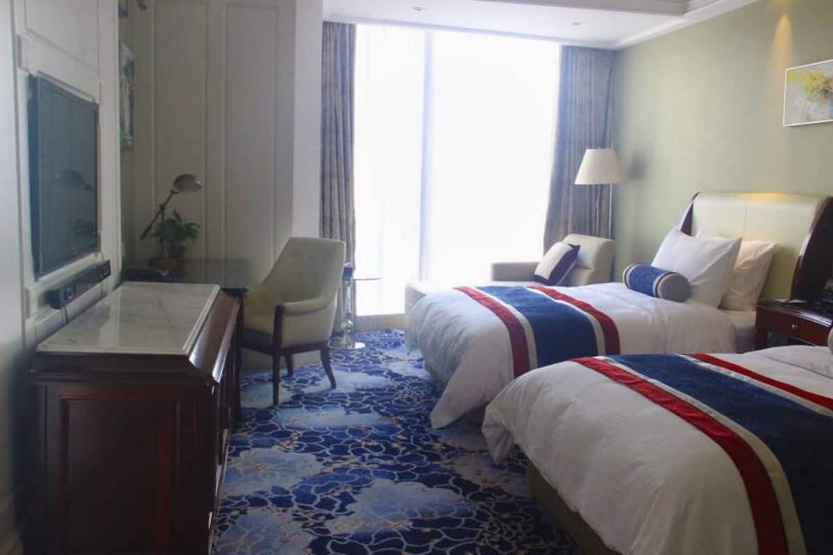 Business Twin Room | 1 bedroom, premium bedding, minibar, in-room safe