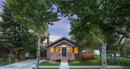 Delightful DOWNTOWN CODY Craftsman Style House !!