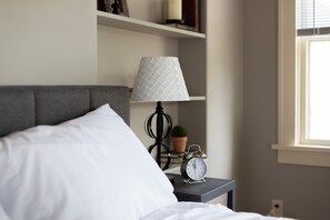 4 habitaciones, tabla de planchar con plancha y cuna de viaje 