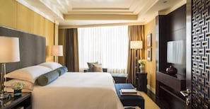 Desk, blackout curtains, free WiFi