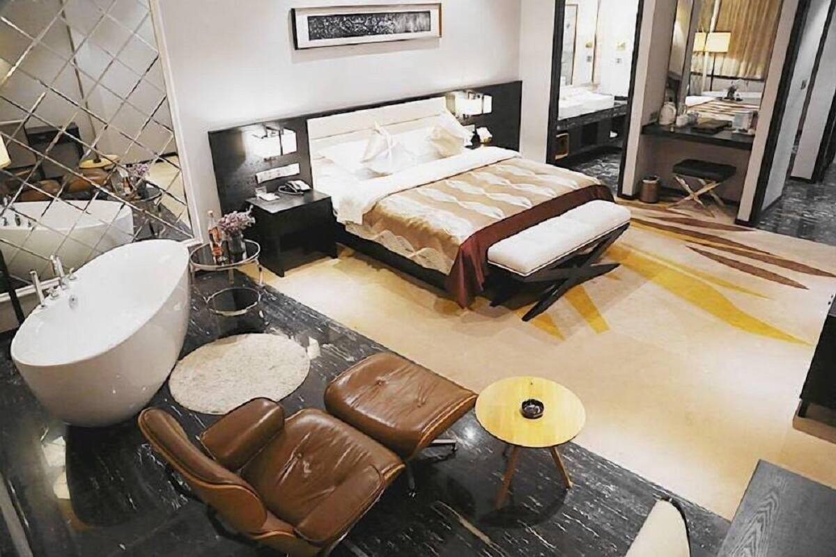 Desk, blackout curtains, free WiFi