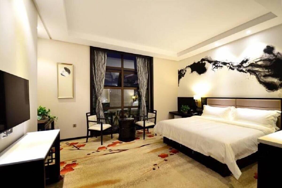 Desk, blackout curtains, free WiFi