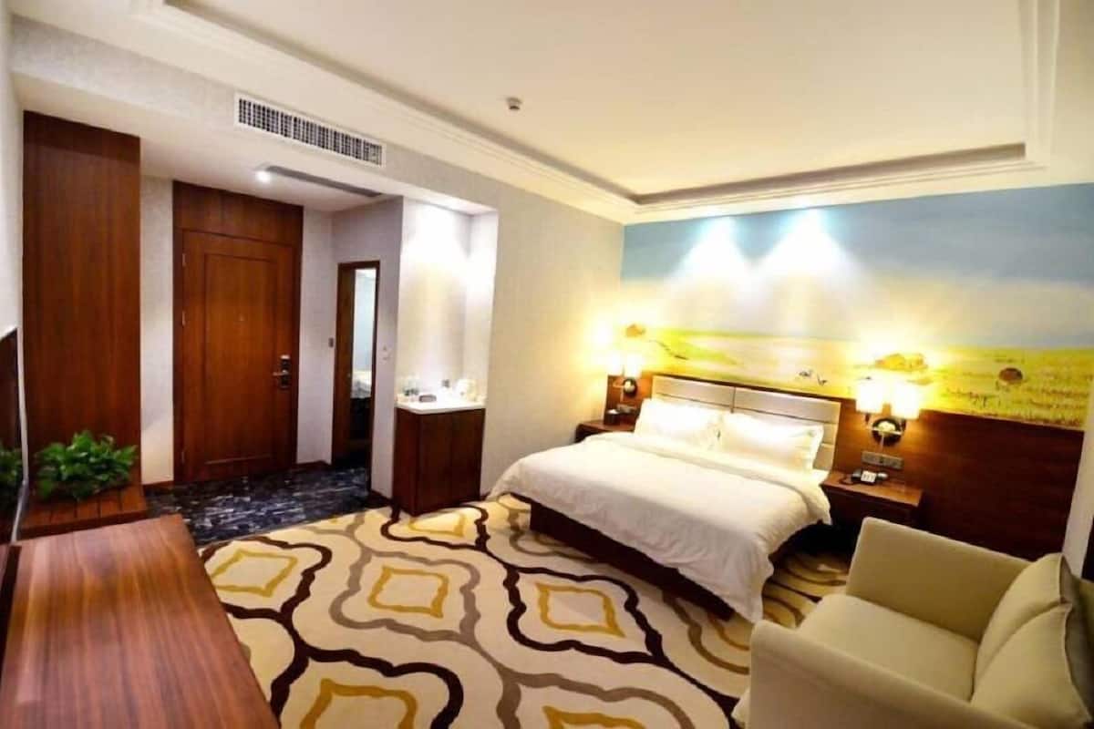 Desk, blackout curtains, free WiFi