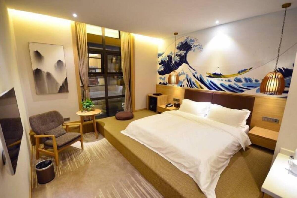 Desk, blackout curtains, free WiFi