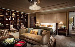 Desk, blackout curtains, free WiFi