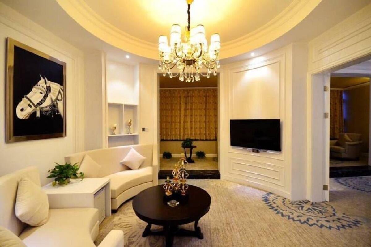 Desk, blackout curtains, free WiFi