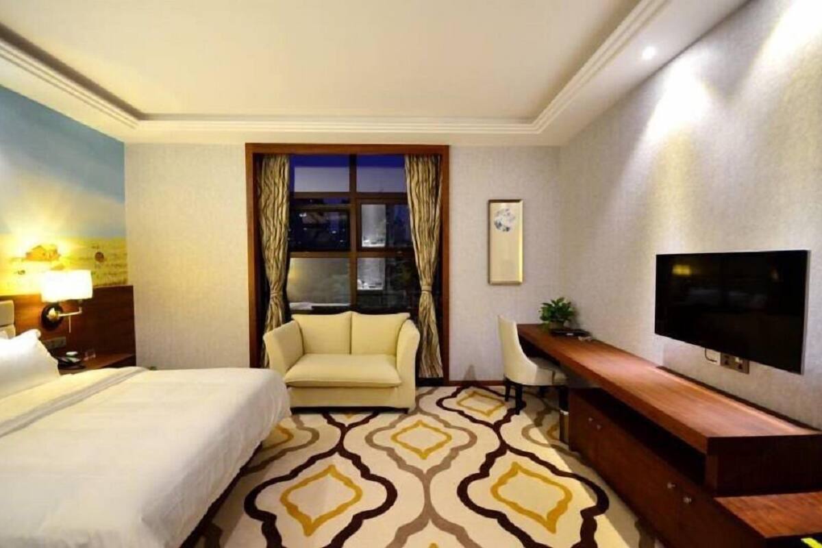 Desk, blackout curtains, free WiFi