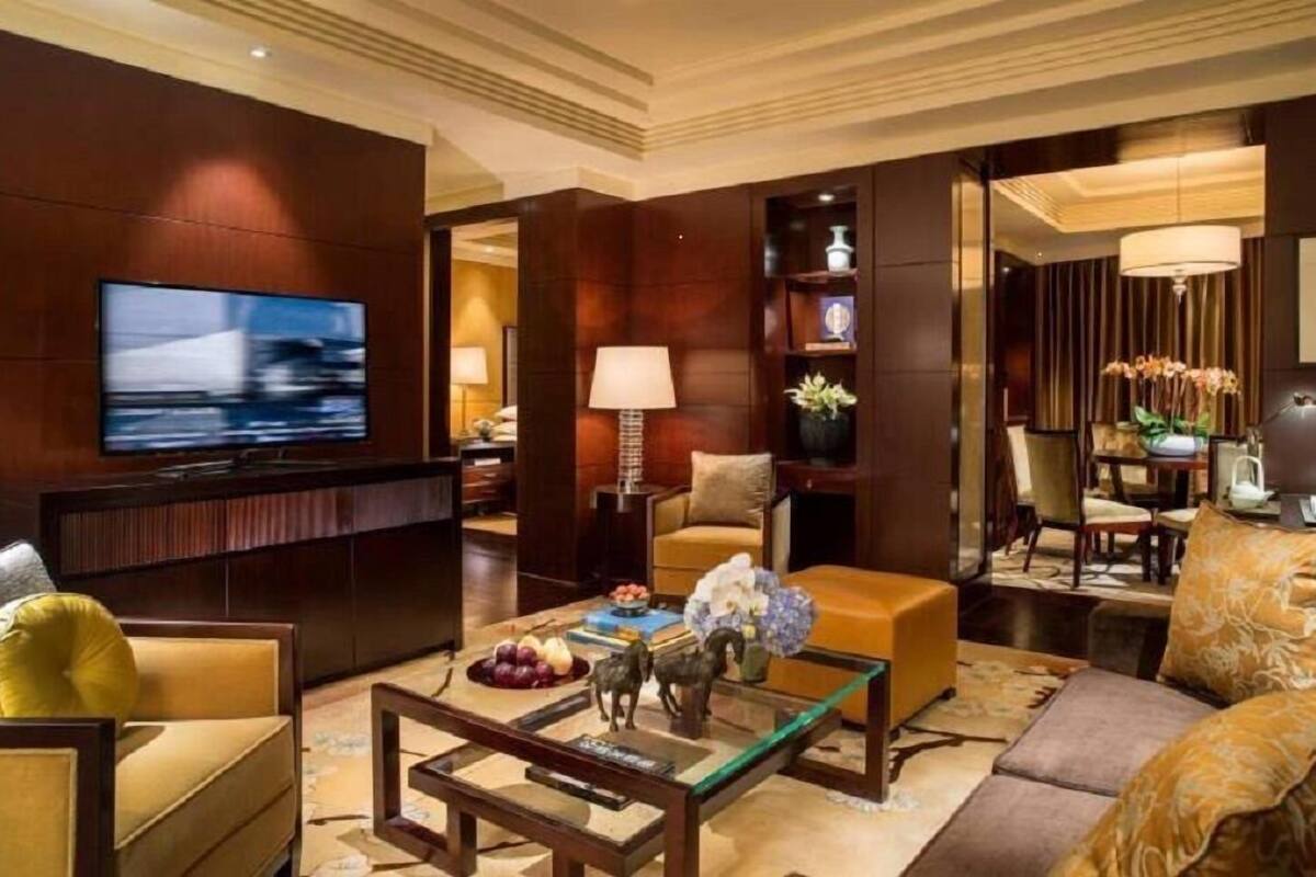 Desk, blackout curtains, free WiFi