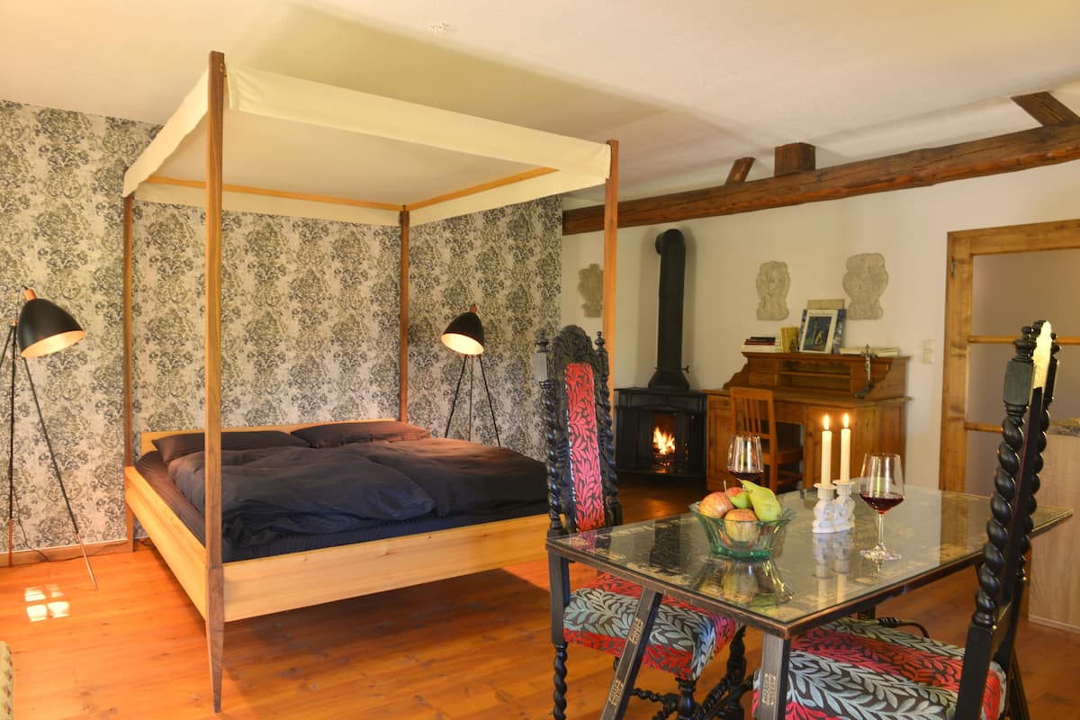 Suite estudio Confort, 1 cama de matrimonio, no fumadores, vistas al jardín | Ropa de cama de alta calidad y decoración individual