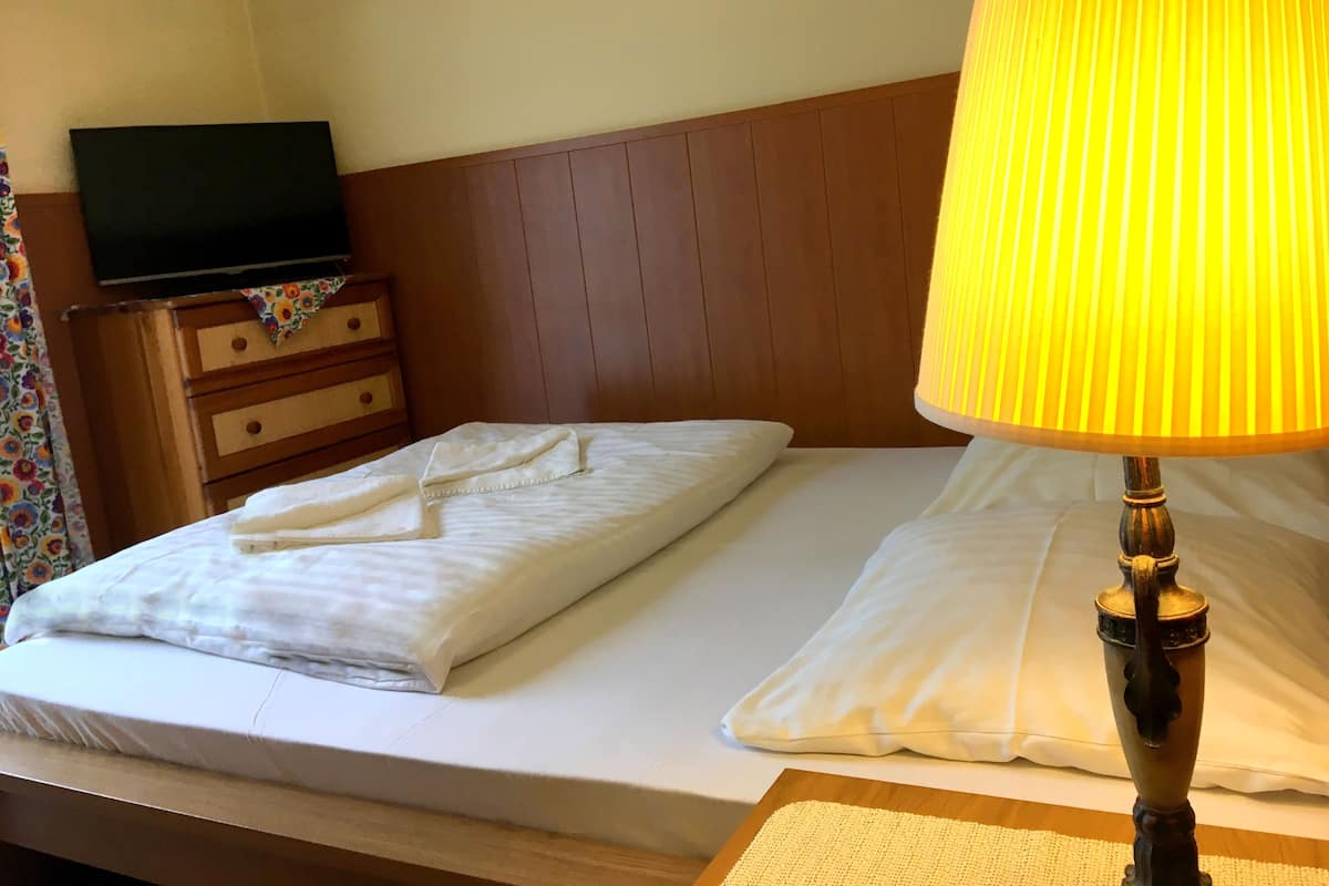 Apartamento estándar, 1 cama de matrimonio, cocina | Ropa de cama hipoalergénica, cunas (de pago), wifi gratis y ropa de cama