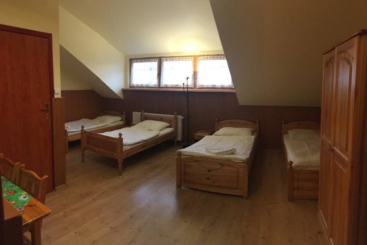 Habitación cuádruple | Ropa de cama hipoalergénica, cunas (de pago), wifi gratis y ropa de cama