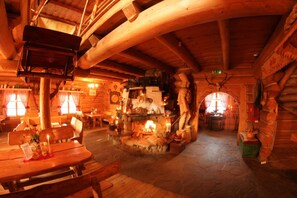 Breakfast, lunch, dinner served; Polish cuisine  - Pensjonat Karczma Beskidzka (Bielsko-Biala)