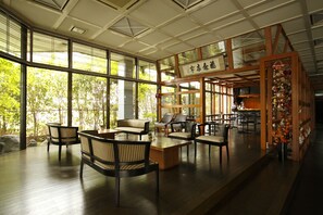 Lobby sitting area - Gyoan Sasaya (Numazu)