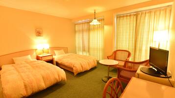 Escritorio, wifi gratis y ropa de cama