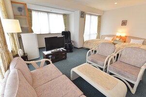 デスク、WiFi (無料)、ベッドシーツ