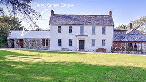 Front of property - Secret Garden Cottage (Bude)