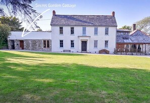 Front of property - Secret Garden Cottage (Bude)